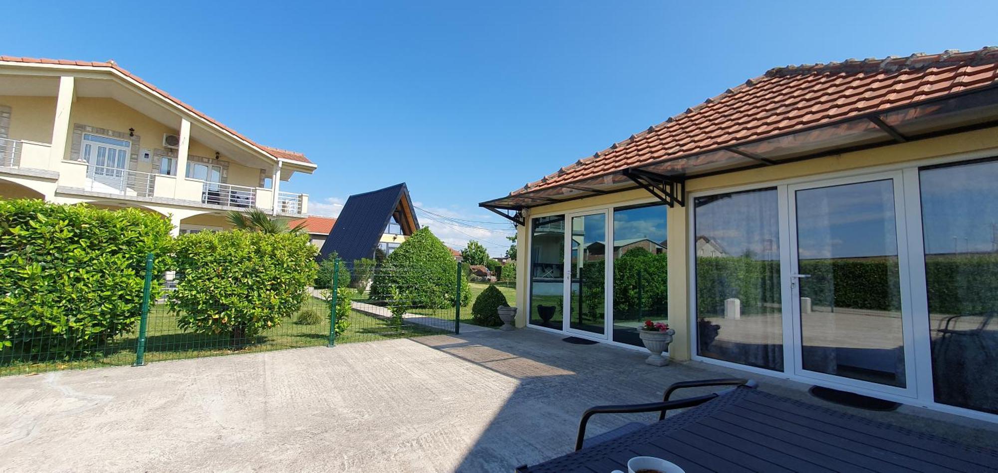 Cozzy Apartment Near The Aiport ポドゴリツァ エクステリア 写真